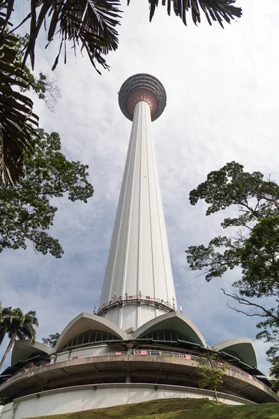 KUALA LUMPUR,  MALAYSIA, SEPTEMBER 16, 2017: KL Tower is the seventh-tallest tower in the world by pinnacle height at 421 m (1,381 ft). Popular tourism destination in Malaysia. — Stock Photo, Image