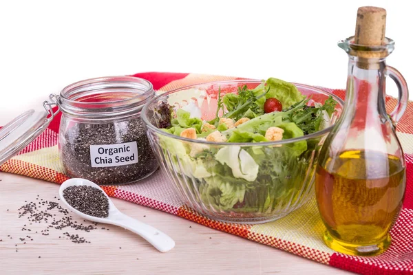 Sementes de chia orgânica com salada refeição saudável carregada com antioxida — Fotografia de Stock
