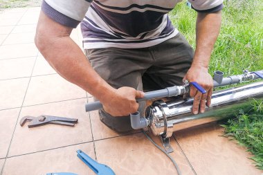 Tesisatçı ourdoor kadar sabitleme dizi filtre pvc boru ile su