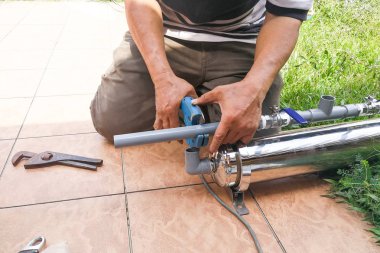Tesisatçı ourdoor kadar sabitleme dizi filtre pvc boru ile su