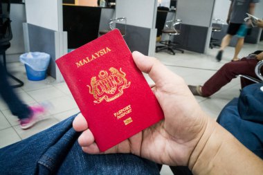 Malezya uluslararası pasaport tutan kişi 