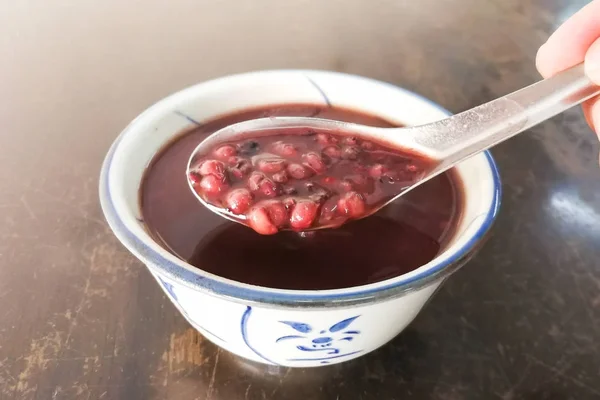 Red bean or azuki bean soup, popular dessert in Malaysia — Stock Photo, Image