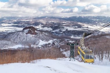 Teleferik veya teleferik ulaşım Mount Usu Zirvesi