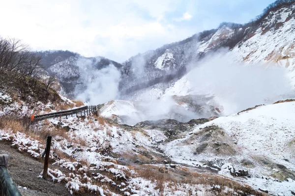 Jigokudani or Hell Valley, hot spring attraction during winter — Stock Photo, Image