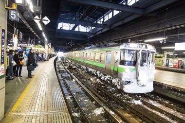 Sapporo, Japonya, 28 Ocak 2018: Jr Hokkaido demiryolu bağlanır