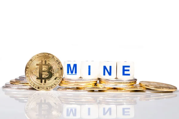 Kryptowährung Bitcoin mit dem Wort mine — Stockfoto