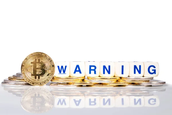 Konzeptionelle Kryptowährung Bitcoin mit dem Wort Warnung — Stockfoto
