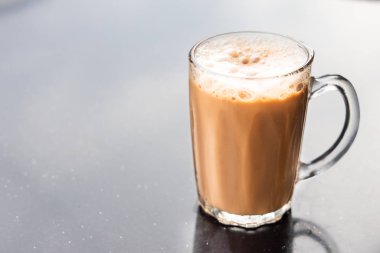 Teh Tarık, köpüklü sütlü çay. Malezya 'da popüler içki. 