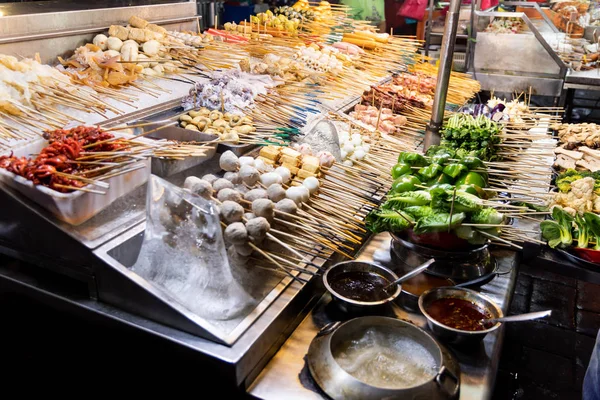 Array of local delicacy named lok lok at Jalan Alor — Stock Photo, Image