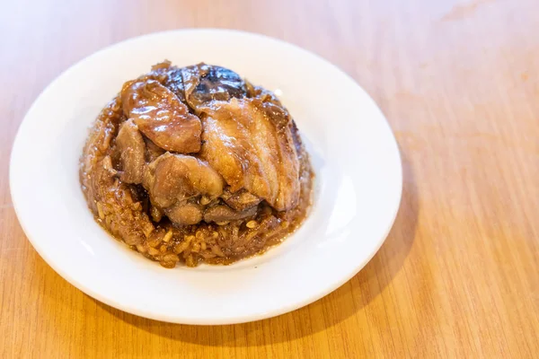 Loh Mai Kai, populärt ångkokt glutinöst ris med kyckling svamp — Stockfoto