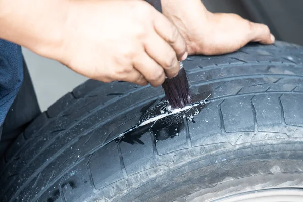 Serie de parcheo mecánico pinchazo tubeless neumático con kit de herramientas —  Fotos de Stock