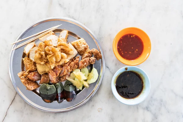 Tampilan atas Penang Lobak, daging goreng populer dengan dips cabai — Stok Foto