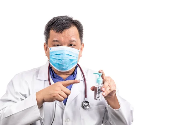 Médico asiático recomienda mascarilla facial y desinfectante de manos para la protección contra el virus de la gripe —  Fotos de Stock