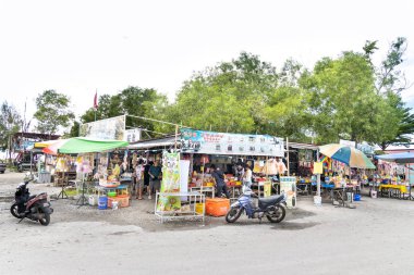 Sekinchan, Malezya, 16 Şubat 2020: Sekinchan 'dan Pantai Redang popüler bir turizm beldesi. Uçurtmalar da dahil olmak üzere rahatlatıcı aktiviteler.