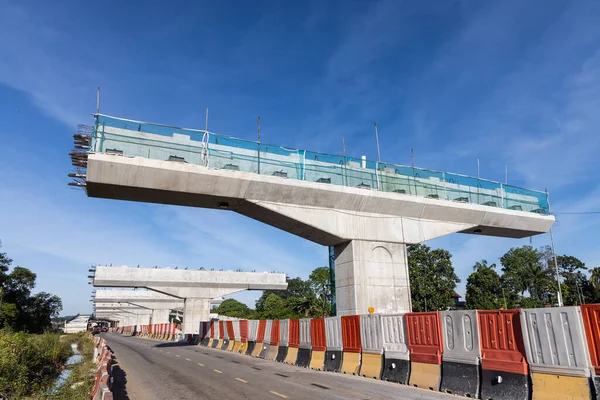 Construção Infra Estrutura Ponte Viaduto Andamento Com Raios Solares Matinais — Fotografia de Stock