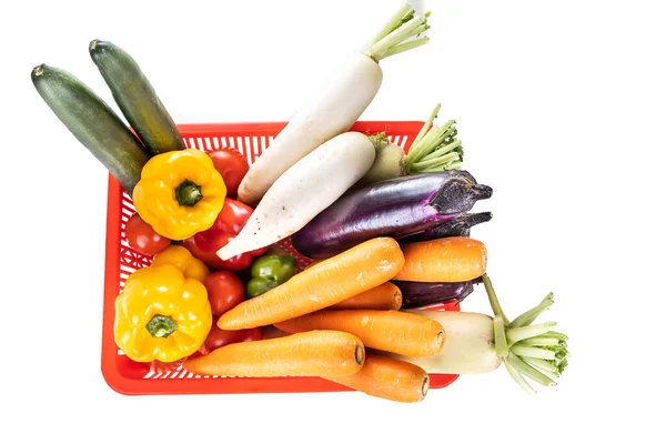 Kurv Med Friske Utvalgte Grønnsaker Gulrøtter Reddik Capsicum Tomat Agurk – stockfoto
