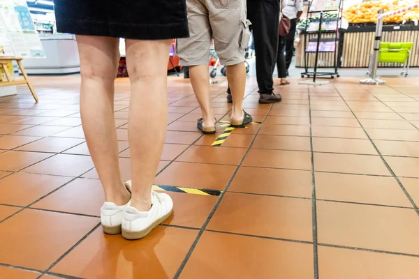 Nuova Distanza Sociale Normale Con Coda Linea Nel Supermercato Malesia — Foto Stock