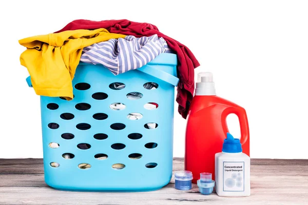 Kompaktes Konzentriertes Flüssiges Waschmittel Und Regelmäßiges Flüssiges Waschmittel Neben Einem — Stockfoto