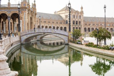 Sevilla, İspanya, sokaklarında sanat ile doldurulur