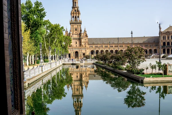 Las calles de Sevilla, España, están llenas de arte — Foto de Stock