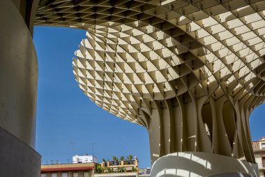 Sevilla, İspanya, sokaklarında sanat ile doldurulur
