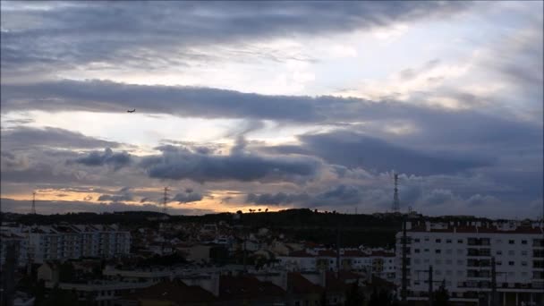 Coucher de soleil avec nuages après la pluie — Video