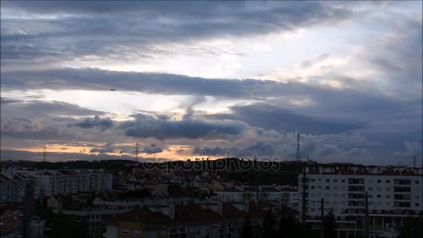 Coucher de soleil avec nuages rapides — Video