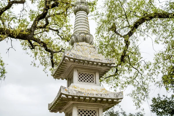 Magnifique architecture dans un parc de Bouddha, Portugal Photo De Stock