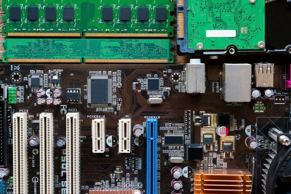 マザーボード、Ram、およびハード ディスク ドライブの背景 — ストック写真