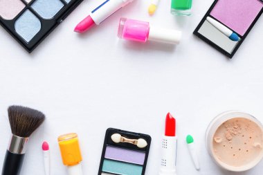 metin için yer beyaz zemin üzerine çeşitli kozmetik topluluğu