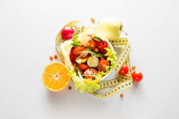 Teller Mit Frischem Diätgemüse Und Obst Schlankheitskonzept — Stockfoto