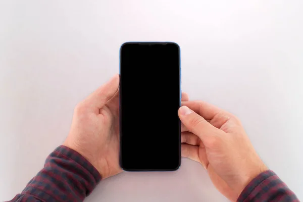 Elinde Boş Siyah Ekranlı Bir Cep Telefonu Vardı Akıllı Telefon — Stok fotoğraf