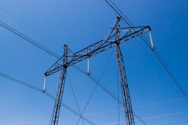 gökyüzü güç hatları