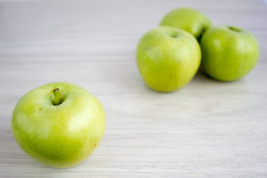 masada üç yeşil elma