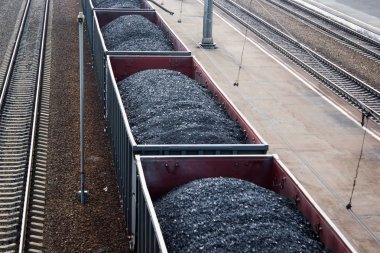 Tren vagon kömür ile yüklü