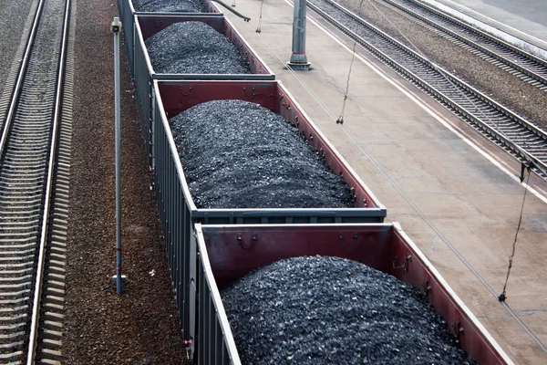 Tren vagon kömür ile yüklü