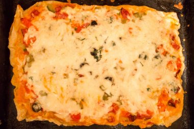 Dilim pizza pişirme tepsisi bir siyah