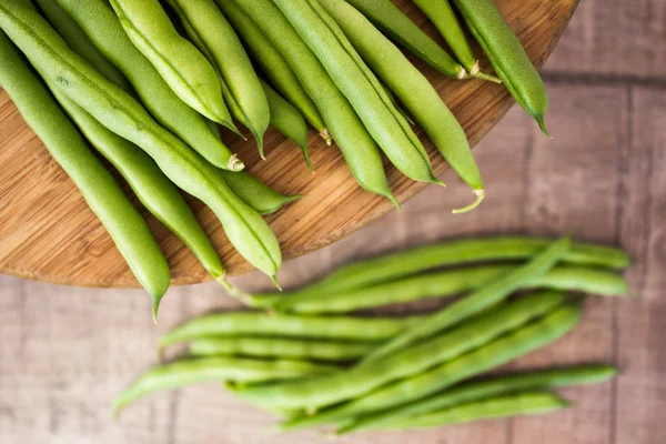 Ahşap taze yeşil fasulye