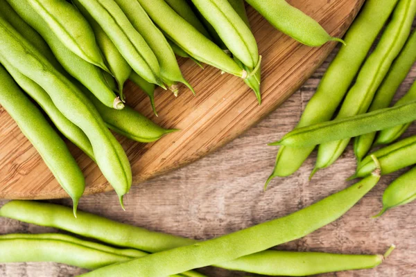 Ahşap taze yeşil fasulye