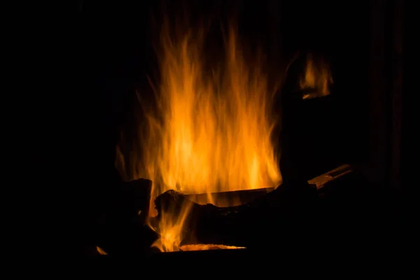 在黑夜里的火焰 — 图库照片