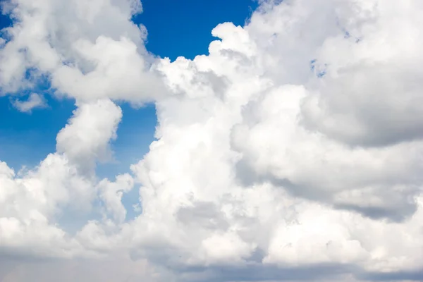 Кучевые Облака Голубом Небе Крупным Планом — стоковое фото