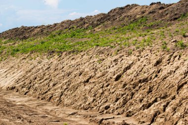 Kuru kum erozyon akışından