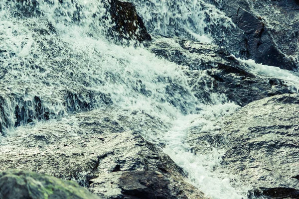 Bergwasserfall Einem Sommertag — Stockfoto