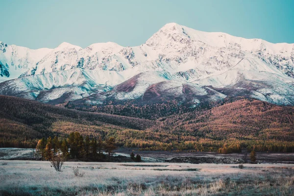 Hermosa Vista Los Picos Nevados Montaña Colorido Valle Montaña Con — Foto de Stock