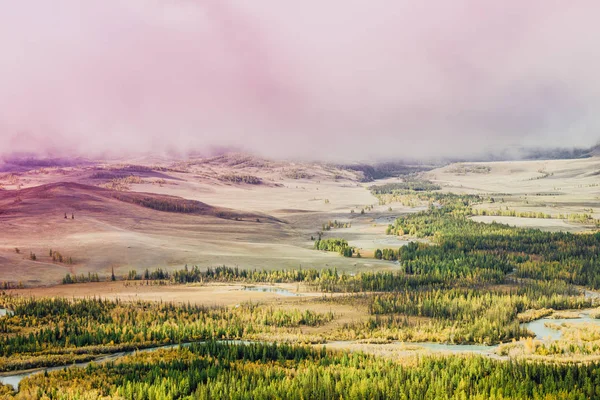 Tajemnicze Widok Wzgórza Kaniony Kolorowe Tonem Szczyty Górskie Mgle Pastelowych — Zdjęcie stockowe