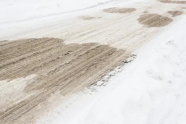 冰在路上 暴风雪在城市 在雪中的道路 — 图库照片