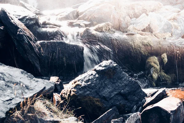 Wasserfall Den Felsen Bergfluss — Stockfoto