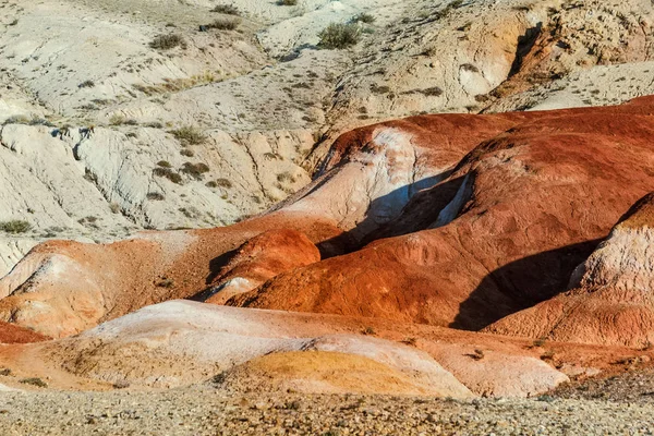 Κόκκινο Λόφους Και Βουνά Φθινόπωρο Πολύχρωμα Βράχια Ένα Ταξίδι Μέσα — Φωτογραφία Αρχείου