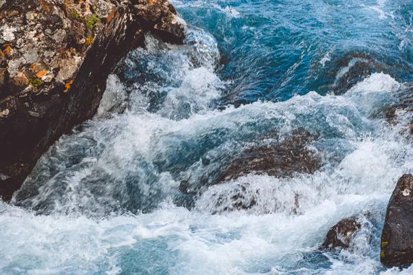 Fluxo Rio Difícil Água Azul Rio Montanha Maré Mar Com — Fotografia de Stock