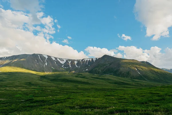 Grüne Hügel Unter Blauem Bewölkten Himmel Bergtal Für Alm — Stockfoto
